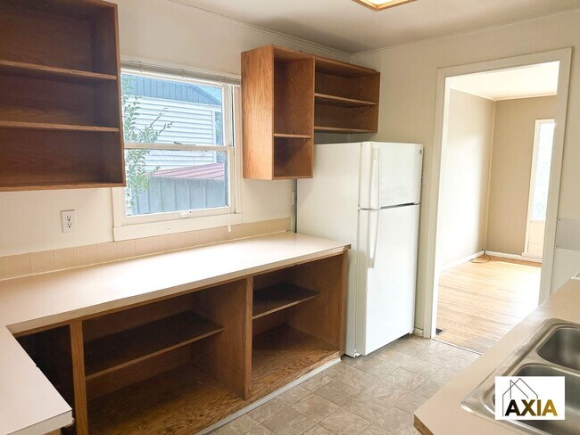 Building Photo - Million Dollar Views for Fall Pre-Lease!