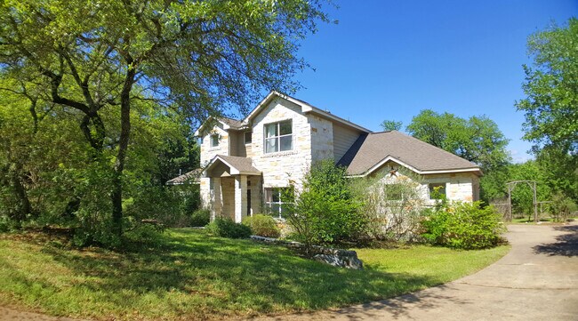 Foto del edificio - Secluded Hill Country home on huge lot!  Gorgeous home in tranquil setting!
