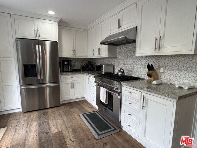 Foto del edificio - 3350 McLaughlin Ave