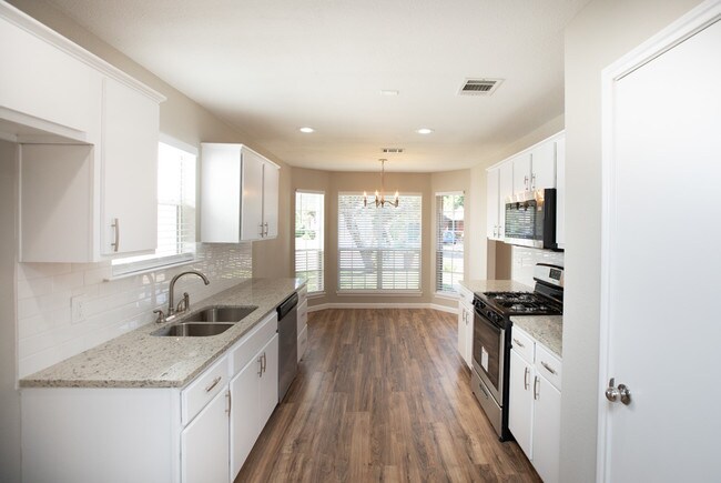 Building Photo - 1612 Sylvia Ln