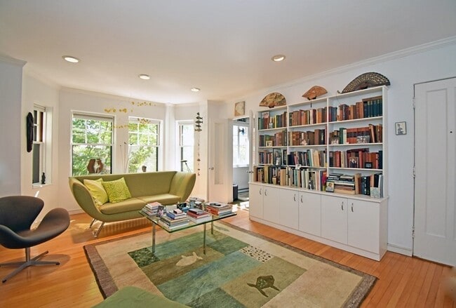 Building Photo - 993 Memorial Dr