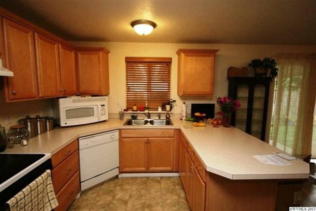 Foto del edificio - 3 bed 2 bath Lexington home with 3 car gar...