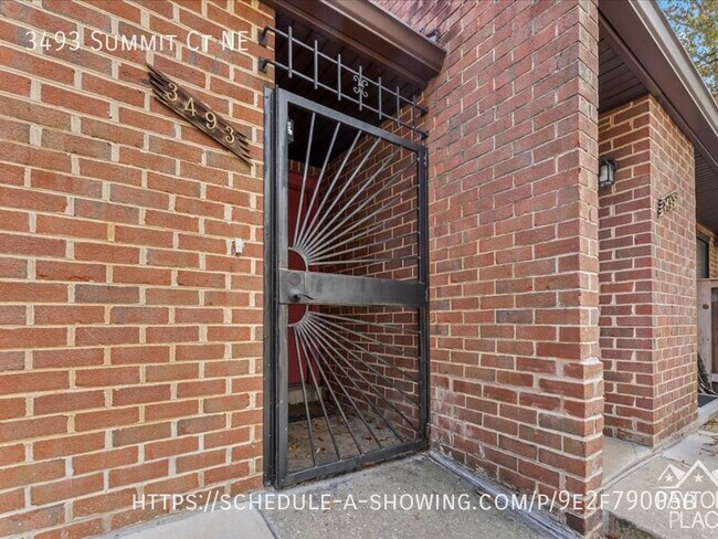Building Photo - Spacious Condo minutes away from Costco
