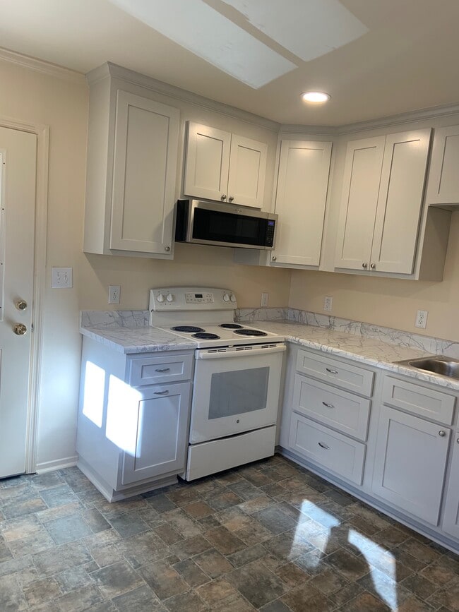 Building Photo - 225 Habersham Dr