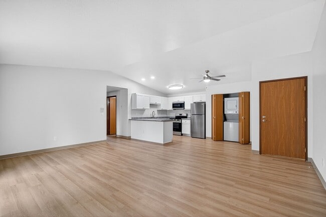 Building Photo - Whispering Pines