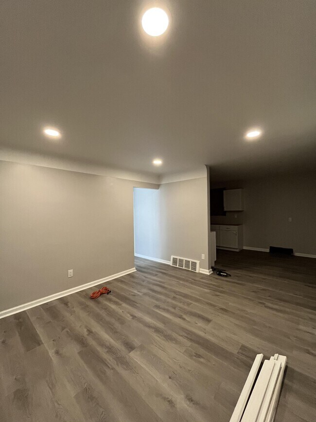 Building Photo - 10846 Somerset Ave