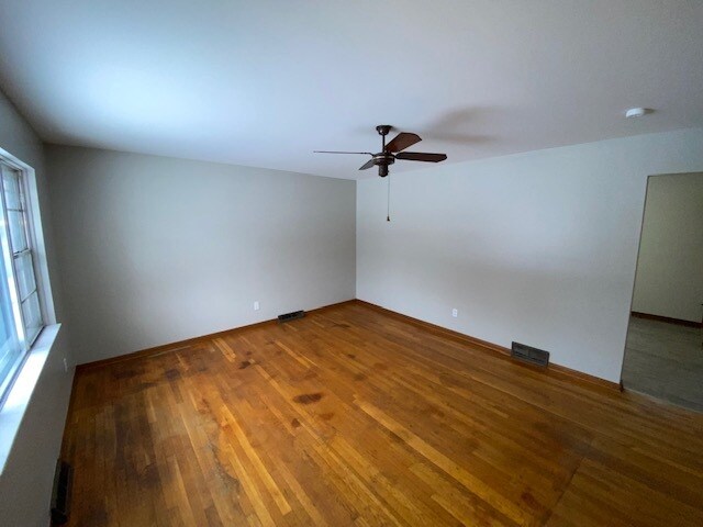 Foto del edificio - 3765 Washburn St