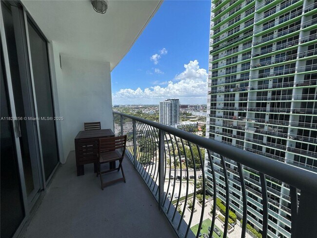 Foto del edificio - 1750 N Bayshore Dr