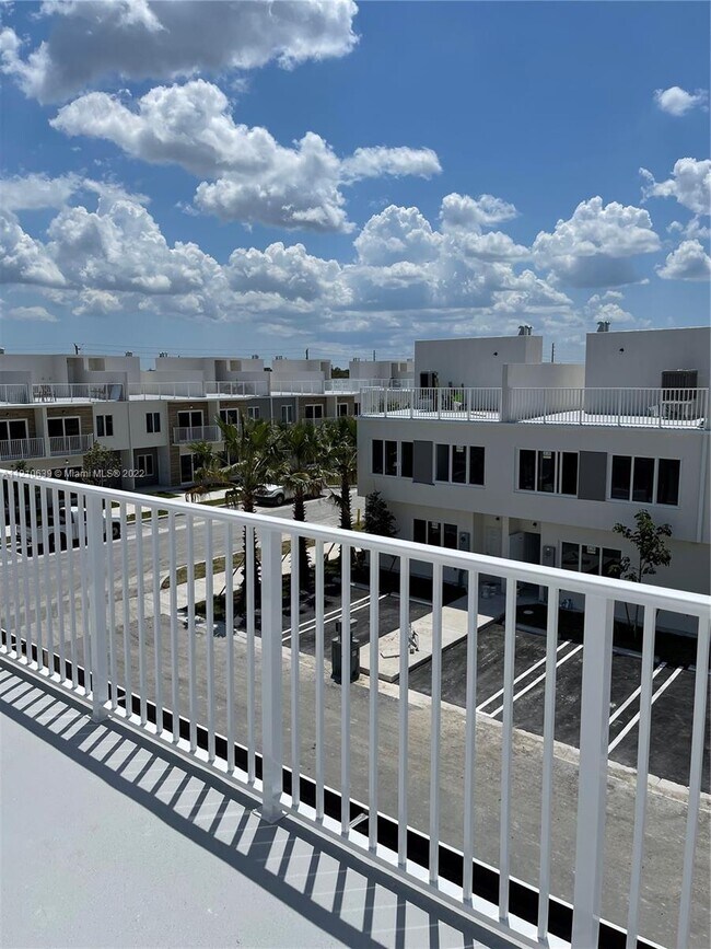 Building Photo - 25842 SW 144th Ave