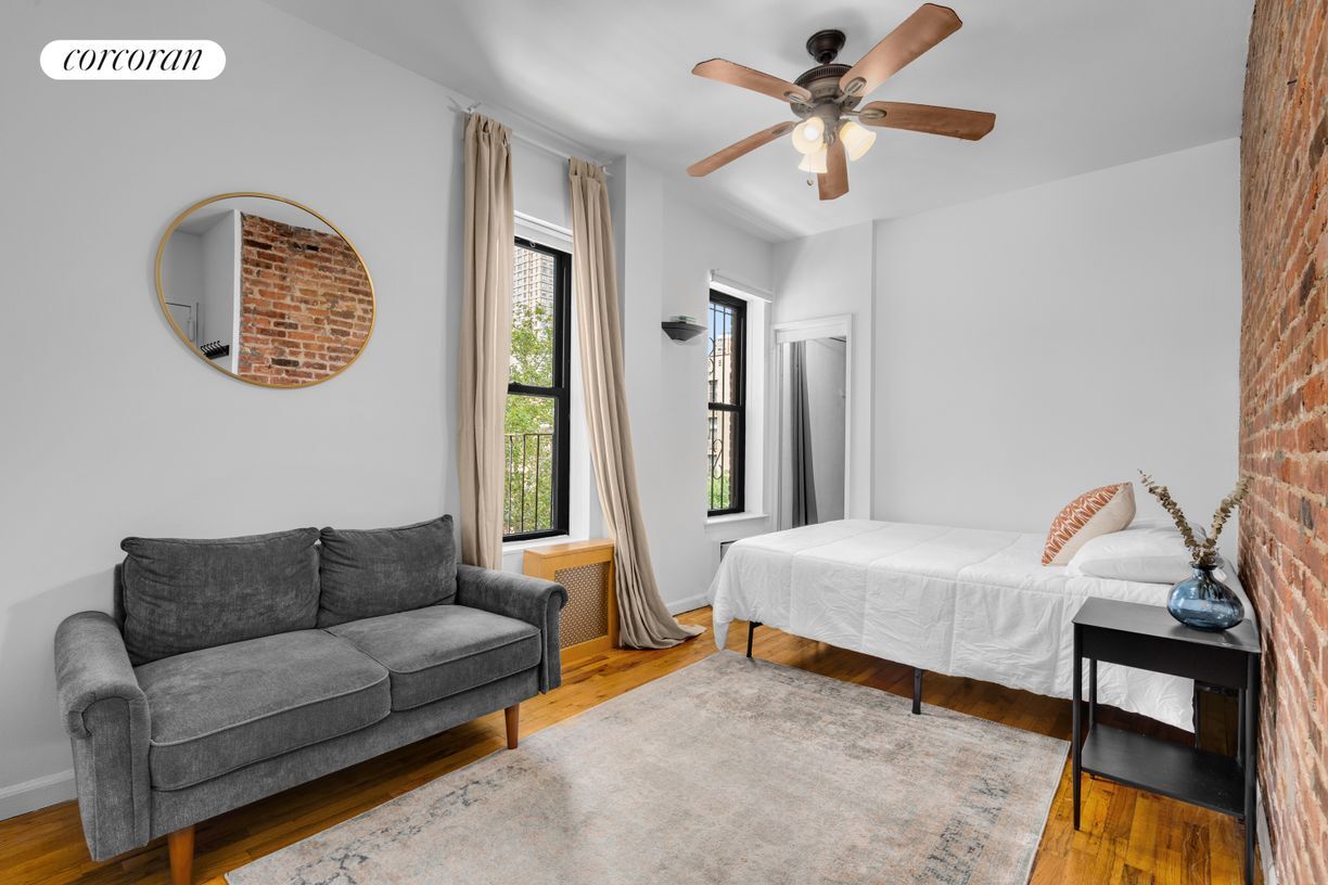 Foto principal - 236 E 28th St