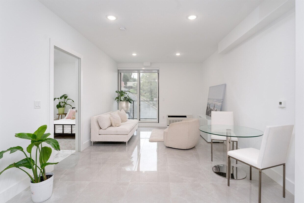 Foto principal - 8621 Churchill Rd