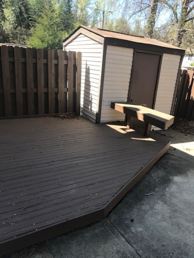 Foto del edificio - Coming Soon! Three Bedroom Townhome!!