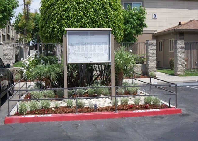 Foto del edificio - 9300 Maie Ave