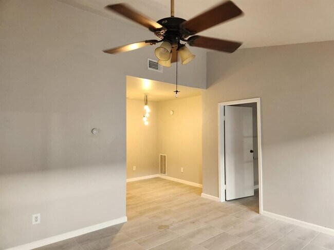 Foto del edificio - 9707 Richmond Ave.