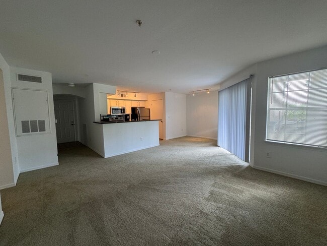 Building Photo - Metrowest 2BR/2BA Condo – Ground Floor Con...