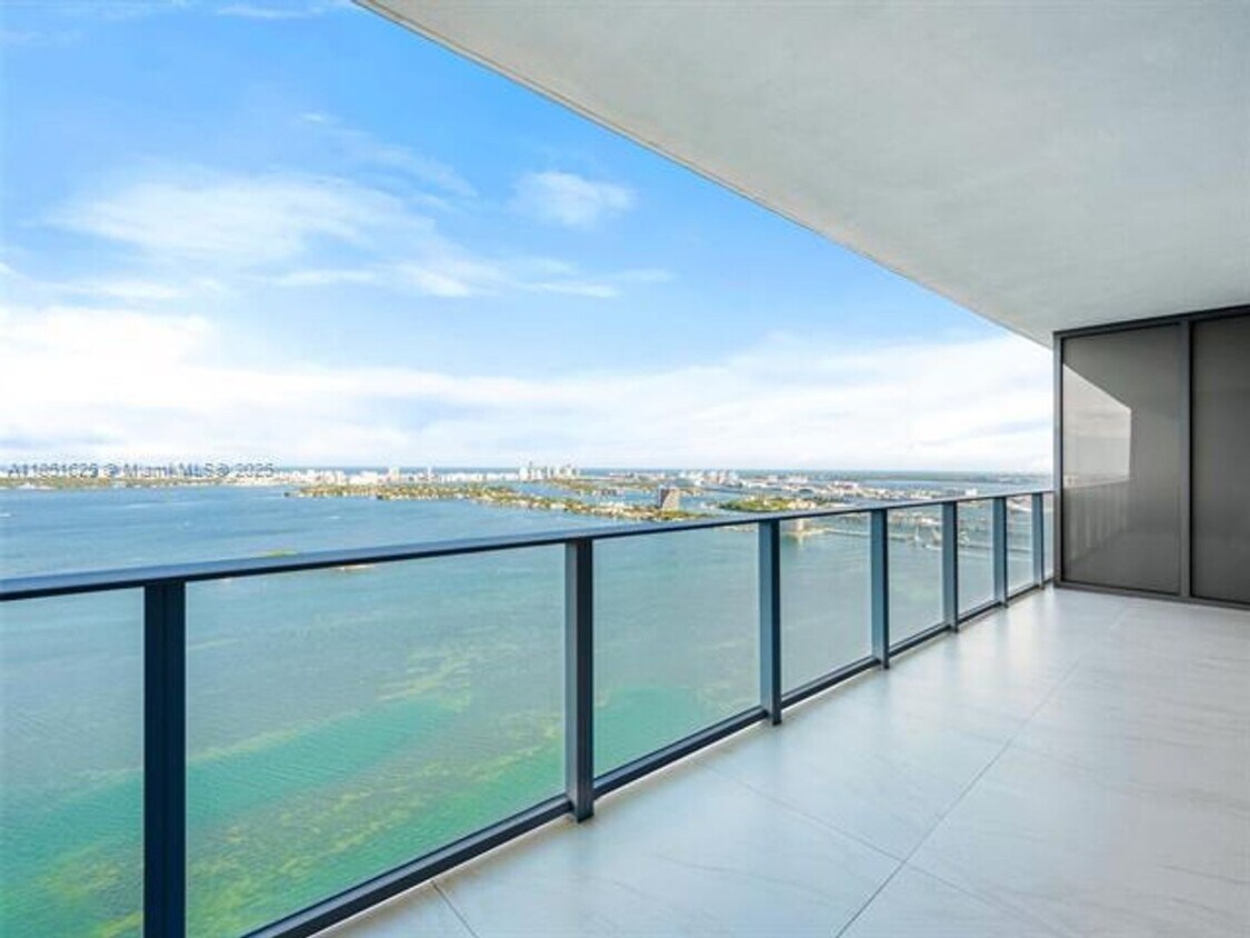 Photo - 700 NE 24th St unit 4305 (A11851625)