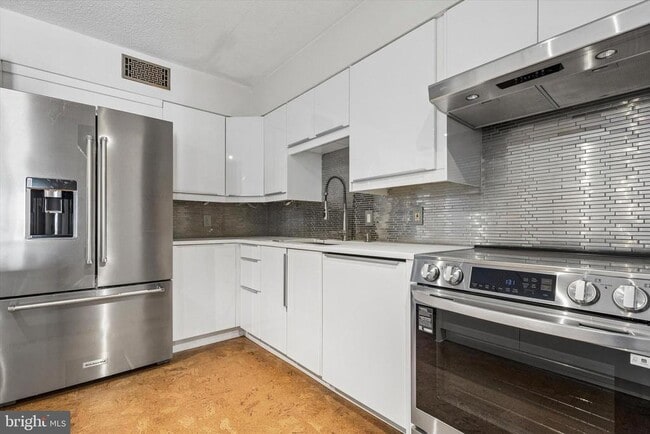 Building Photo - 10503 Valley Forge Cir