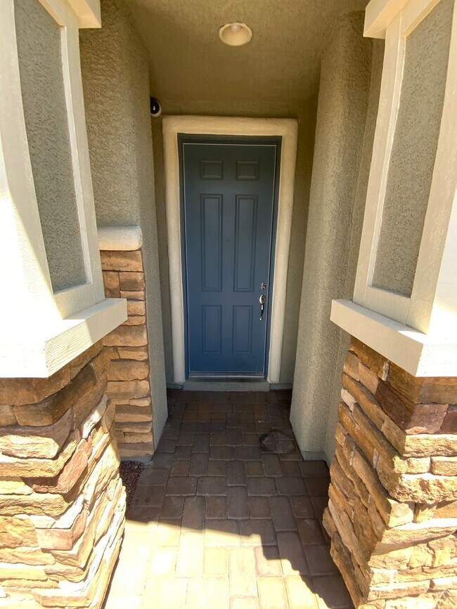 Foto del edificio - GORGEOUS UPGRADED 3 BED, 3 BATH