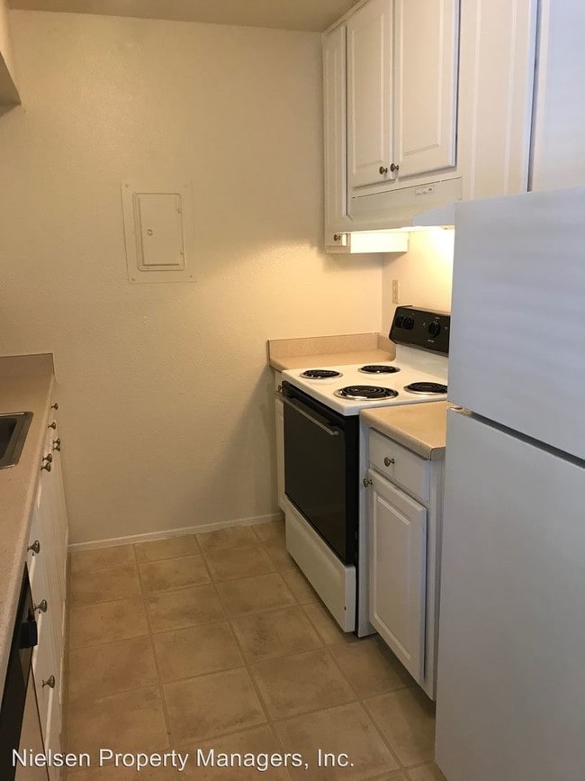 Building Photo - 1324 G St