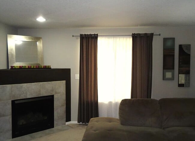 Photo - Spacious Landover Commons Home w/ Large Yard for Lease - 2715 NE 125th Ct