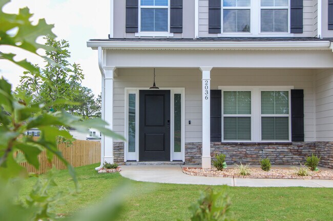 Foto del edificio - 2036 Warbler Dr