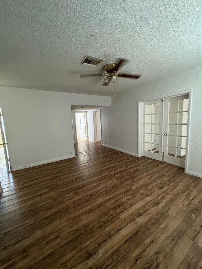 Foto del edificio - Spacious 4BR Home | Private Yard | Great L...