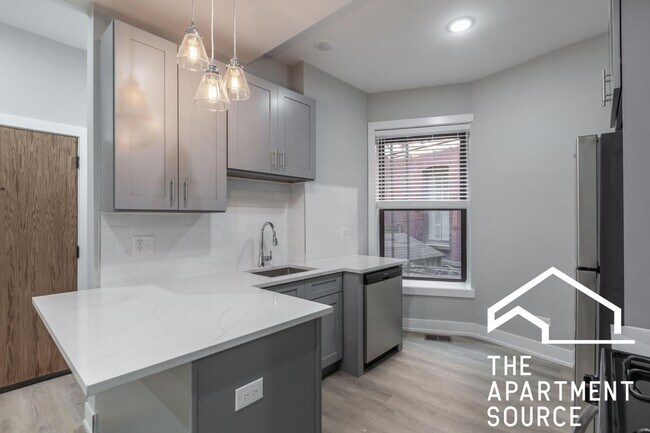 Building Photo - 438 W Belden Ave