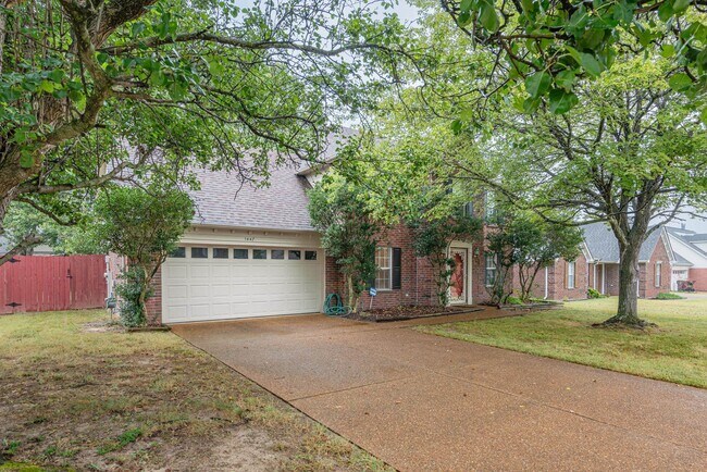 Building Photo - 1447 Howling Dr