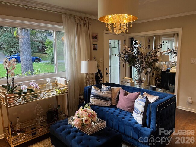 Foto del edificio - 544 Manhasset Rd