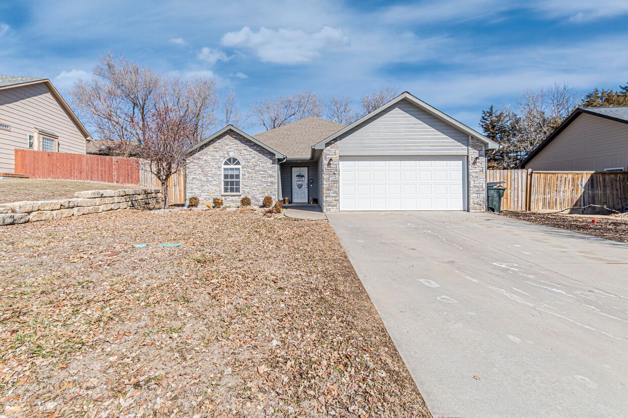 Primary Photo - Fully fenced in yard