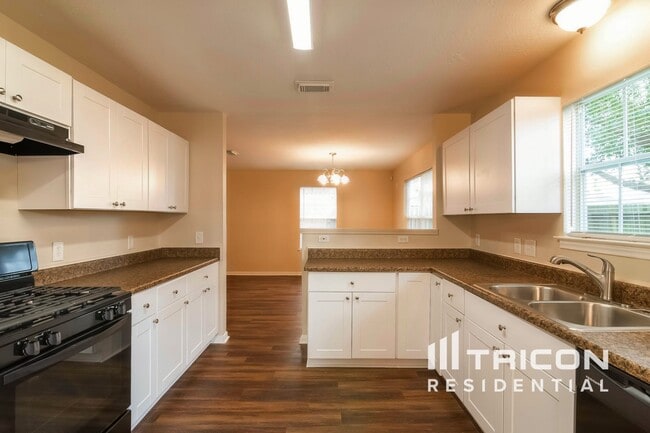 Building Photo - 3703 Bent Springs Ln