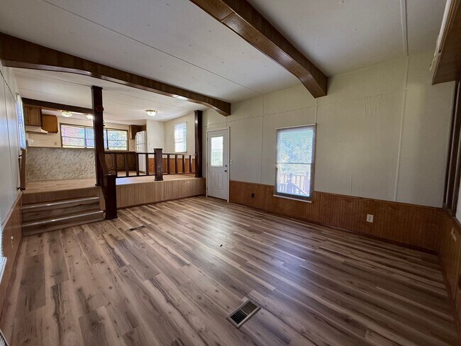 Foto del edificio - 2 Bedroom 1 Bath Mobile Home in Greenevill...