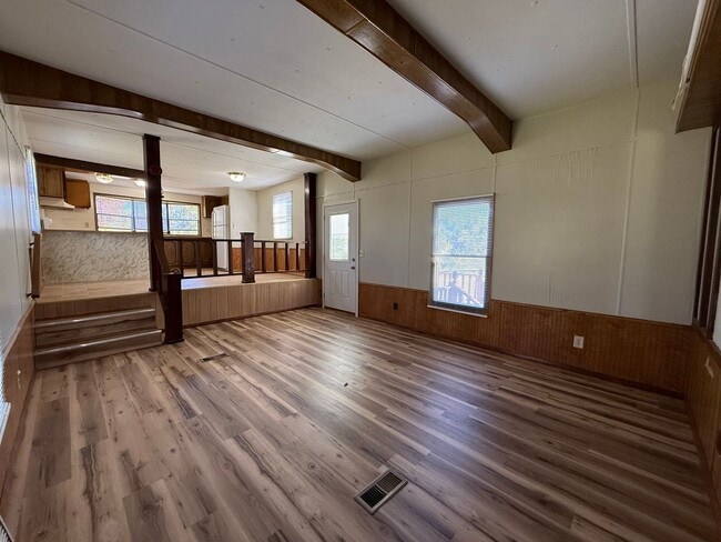 Building Photo - 2 Bedroom 1 Bath Mobile Home in Greeneville, TN
