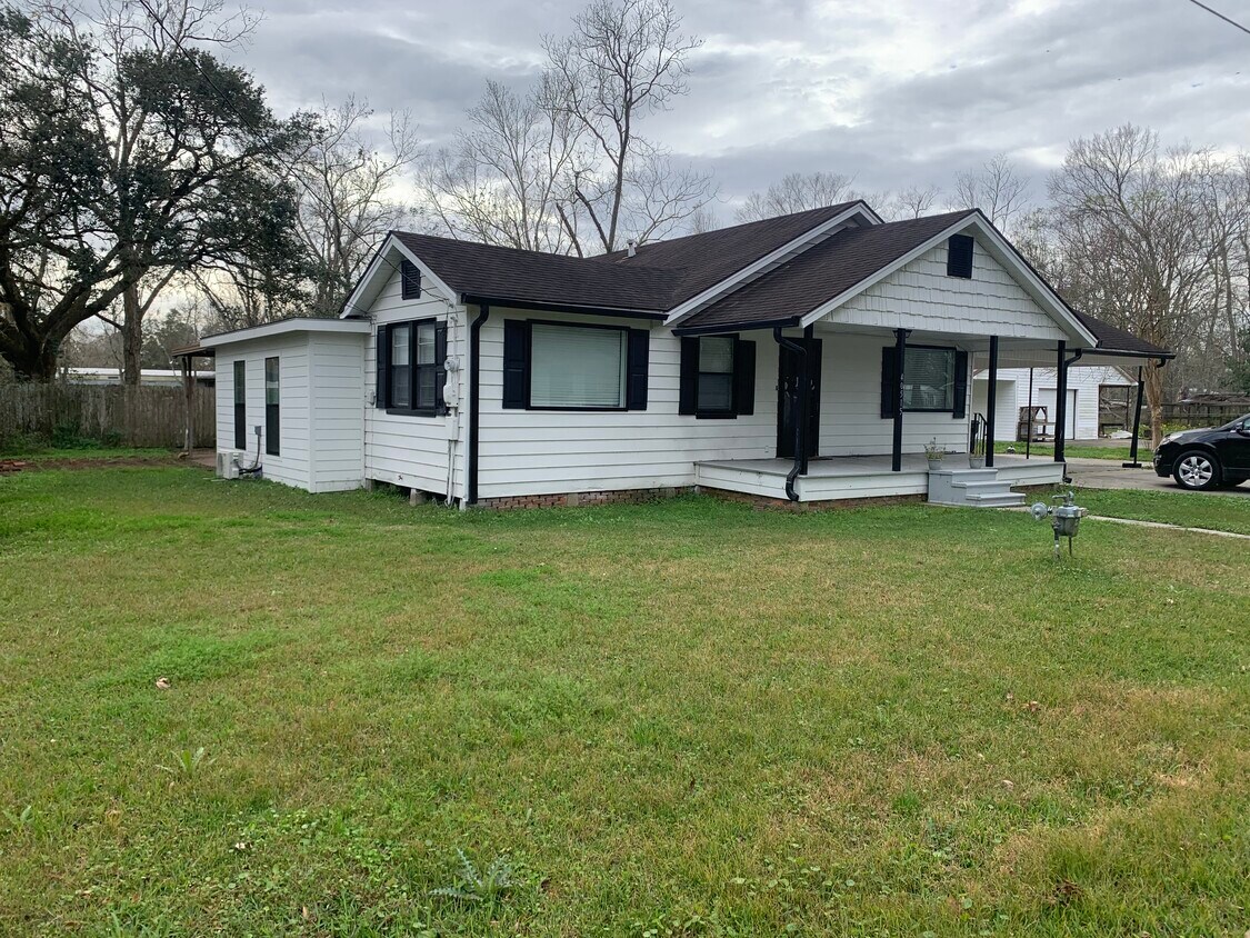 Primary Photo - 40515 Louis Rd