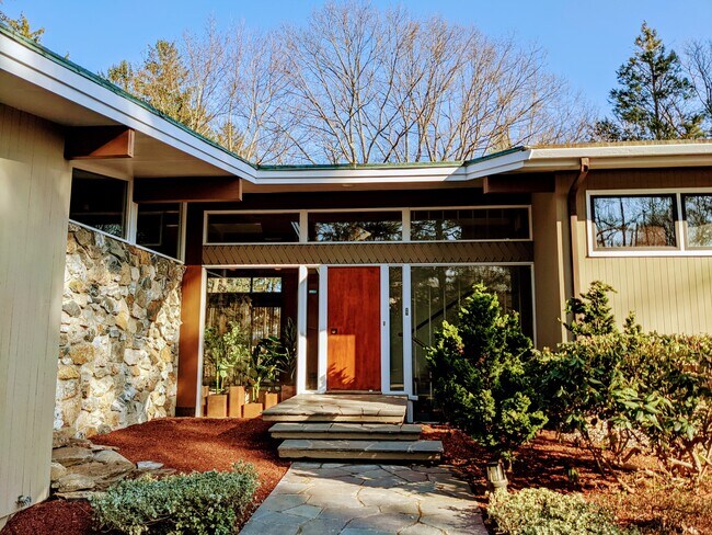 Building Photo - 6 Porter Rd