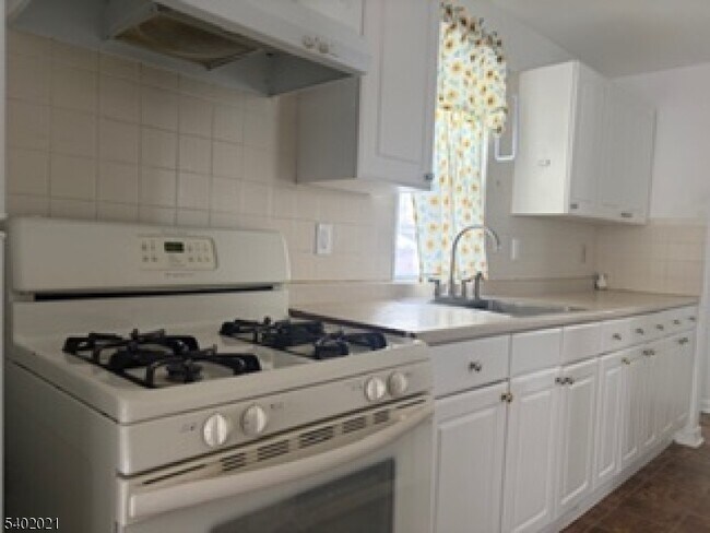 Building Photo - 194 Jerome Pl