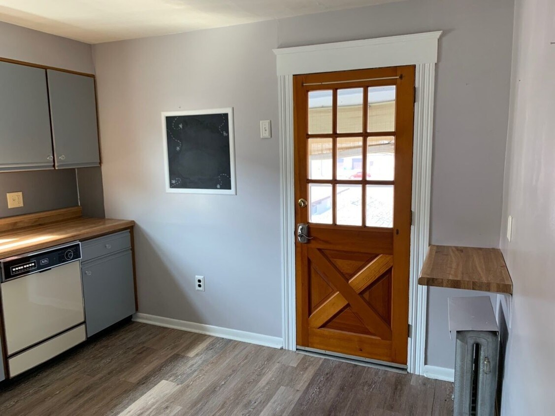 216 Spruce St Unit 2, Kingston, PA 18704 Apartments in Kingston, PA