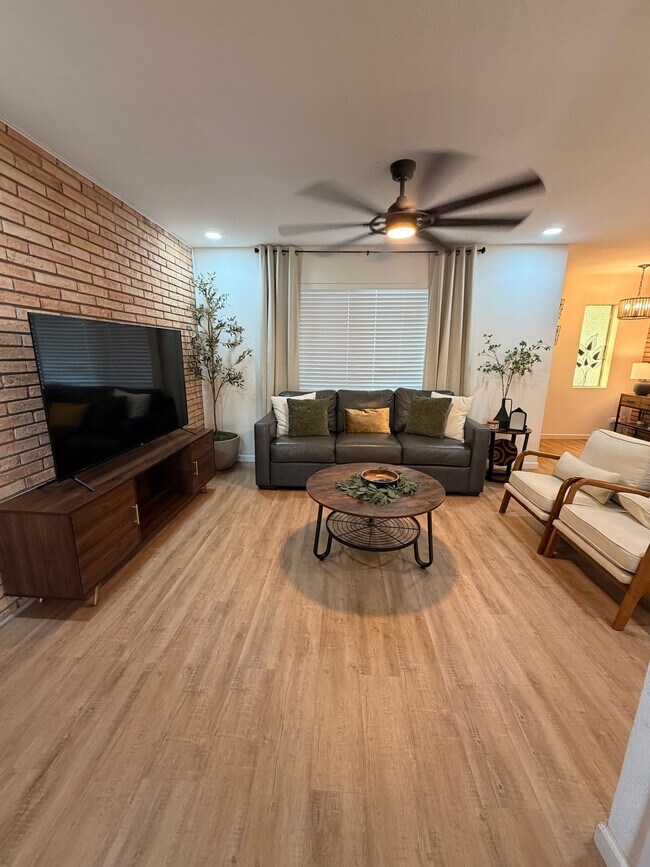 Foto del edificio - 1600 W Nolana Ave