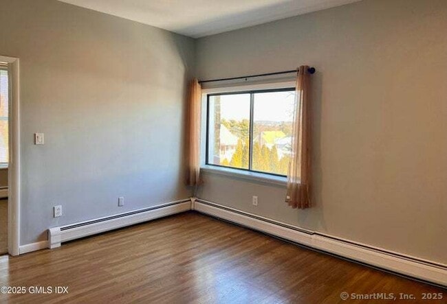 Building Photo - 300 Soundview Ave