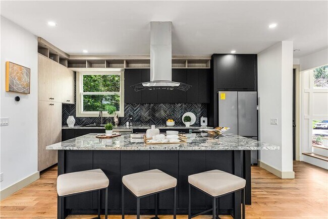 Foto del edificio - 335 Eureka Dr NE