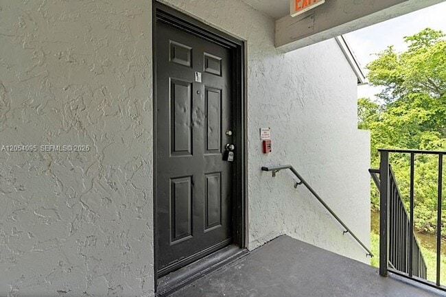 Building Photo - 1201 Lake Victoria Dr