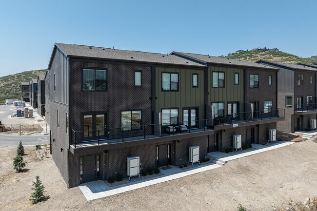 Foto del edificio - Trailside Townhomes