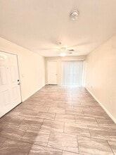 Building Photo - 717 Richcrest Dr