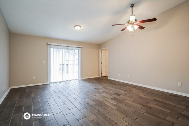 Foto del edificio - 7609 Dover Cliff Dr S
