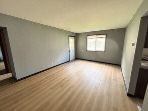 Building Photo - 822 Menomonie St