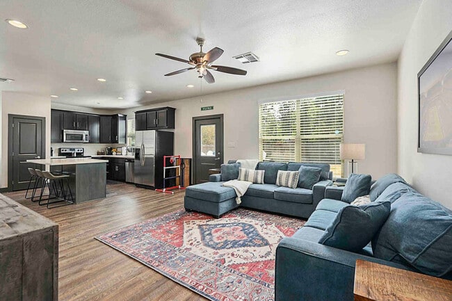 Foto del edificio - 4304 Oaklawn St