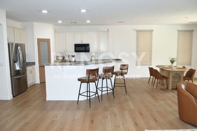 Foto del edificio - 3 Bedroom + Den Home with Pool & Putting Green – Pool Service Included!