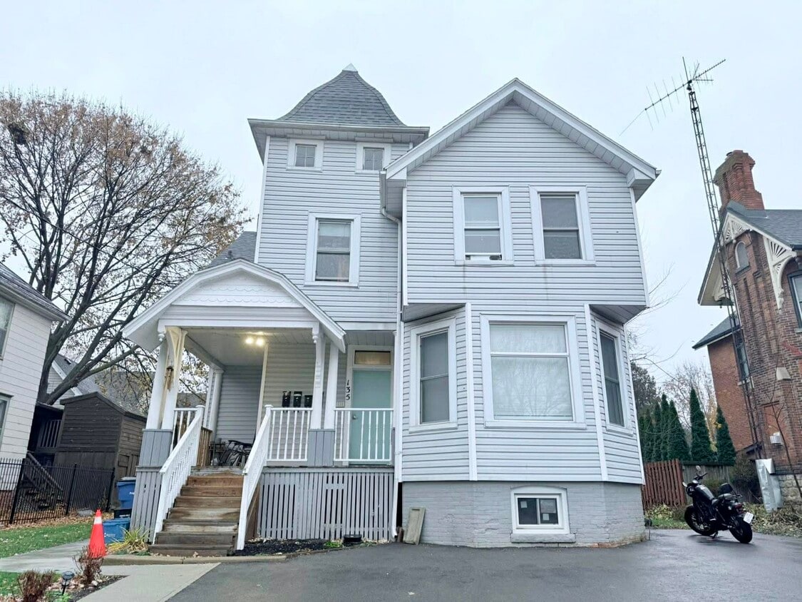 Photo principale - 135 William St N