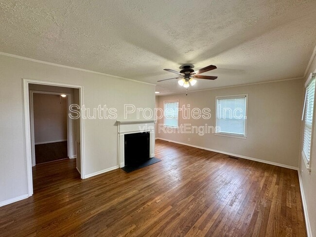 Building Photo - 1305 E 34th St
