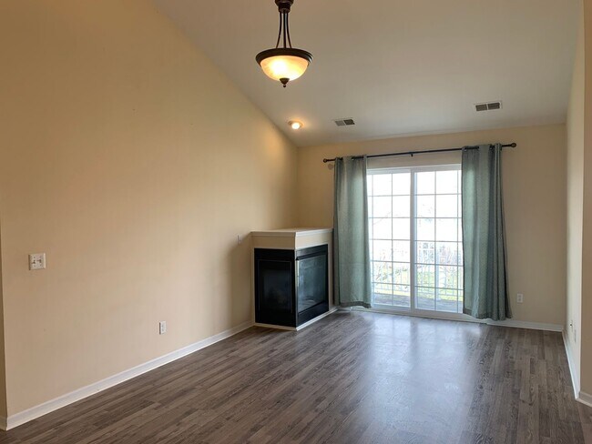 Foto del edificio - 2-Bedroom, 2-Bath Condo for Lease – Manors of Regency, Shelby Township